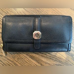Tory Burch Robinson Flap Wallet- Black